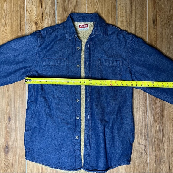 Wrangler Vintage 90s Trucker Denim Shacket with Sherpa Lining SMALL Button Up - Picture 7 of 7